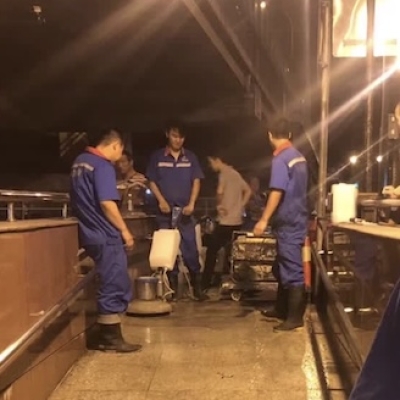 上海市中環(huán)人行天橋和地道大理石防滑處理